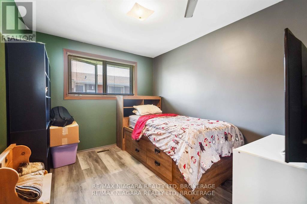 Photo 13 of 6579 Crawford Street, Niagara Falls ON