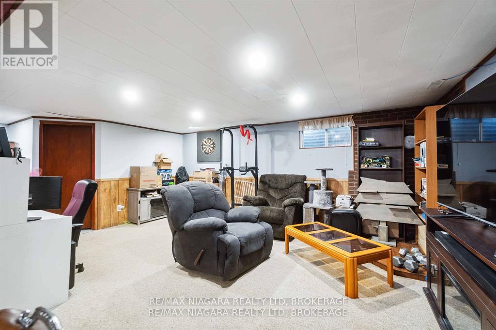 Photo 2 of 6579 Crawford Street, Niagara Falls ON
