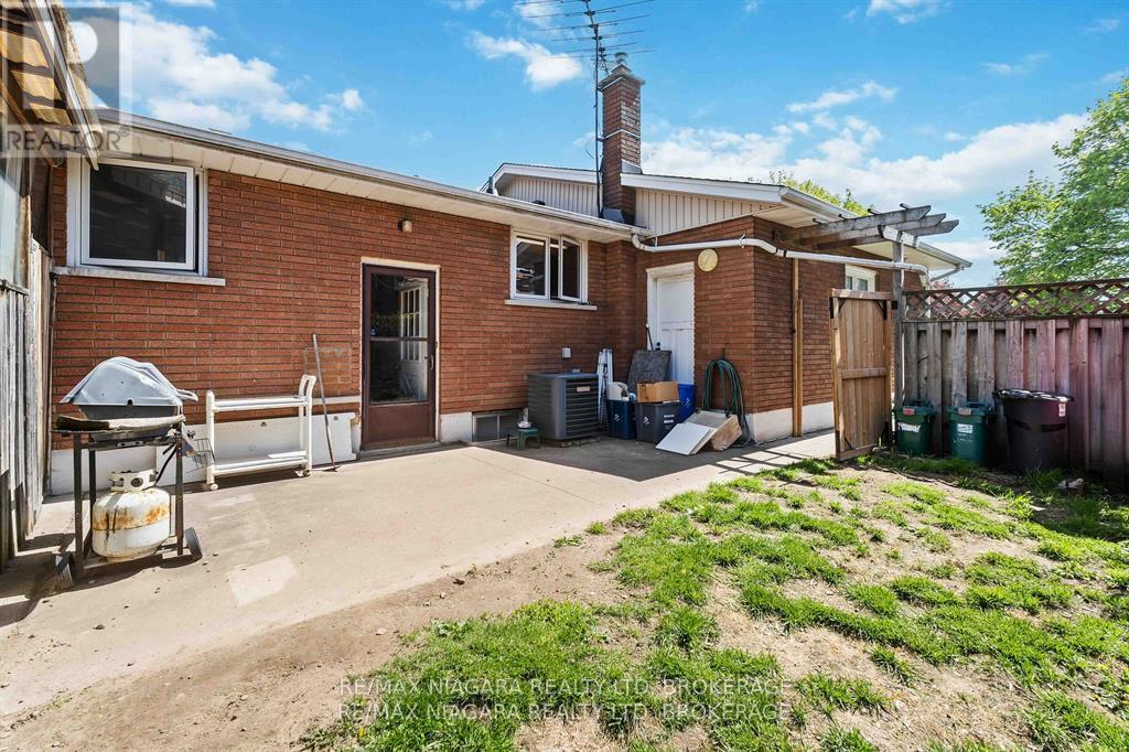 Photo 9 of 6579 Crawford Street, Niagara Falls ON