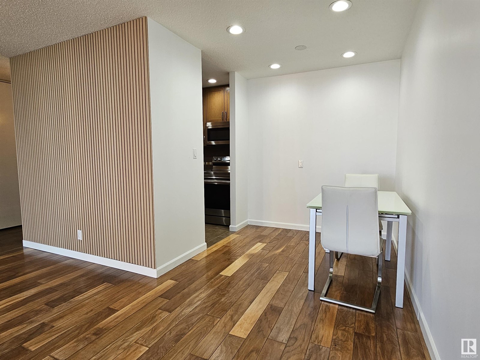 Photo 3 of 907 11307 99 Av Nw, Edmonton AB