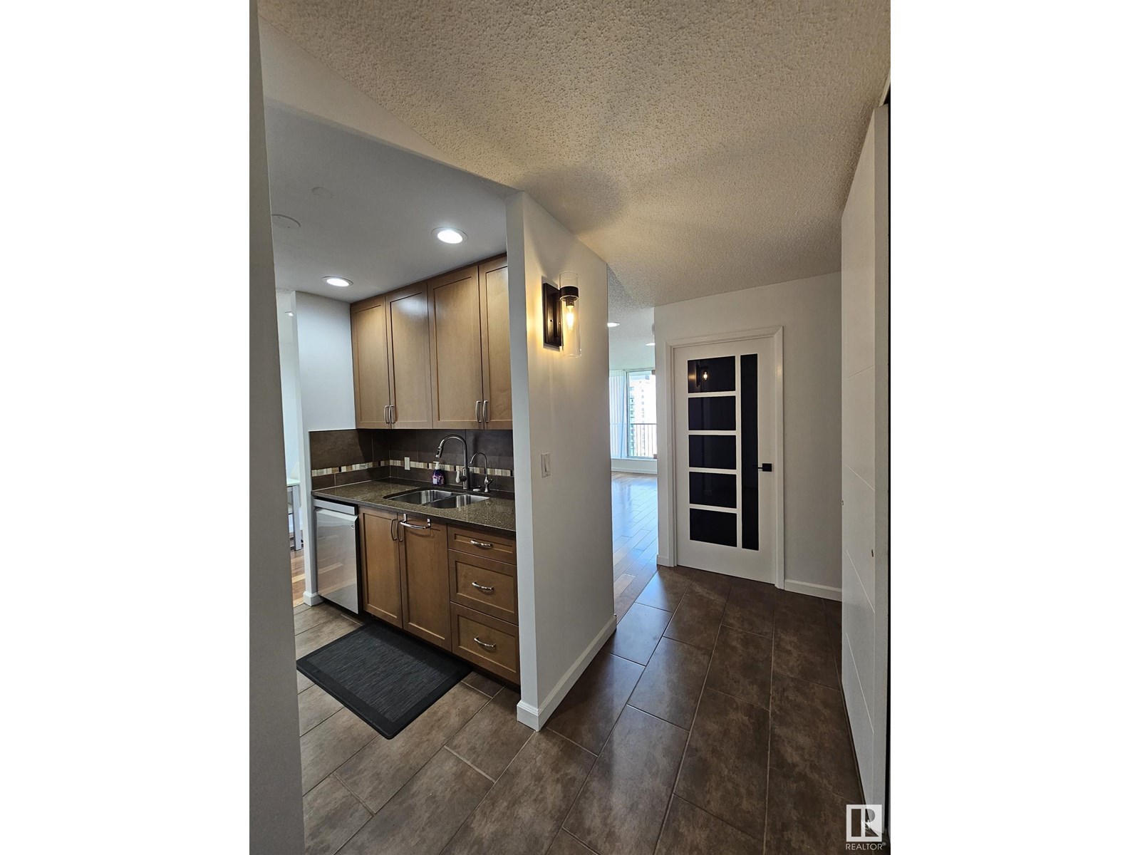Photo 11 of 907 11307 99 Av Nw, Edmonton AB