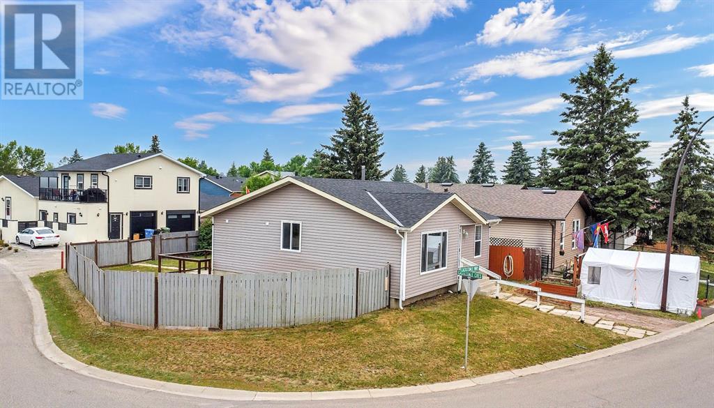 Single Family House Bungalow for Sale in  Castledale Way NE Castleridge Calgary 