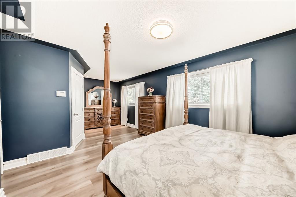 Single Family House for Sale in  Valhalla Crescent NW Varsity Calgary 