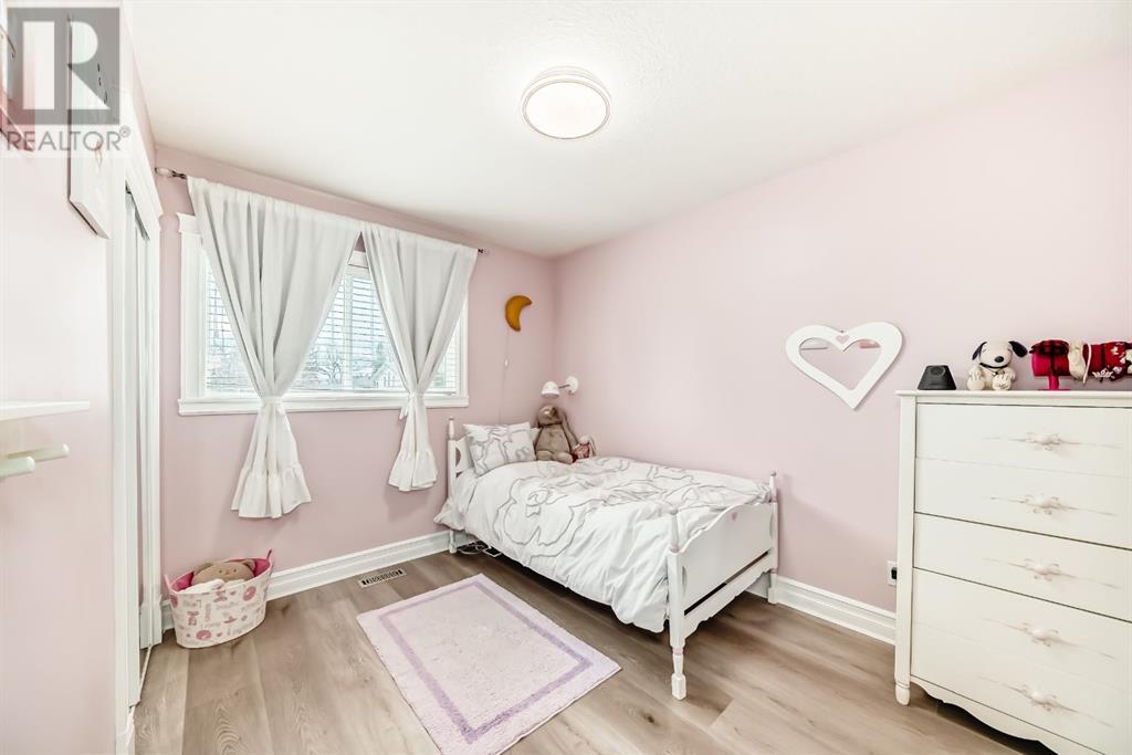 Single Family House for Sale in  Valhalla Crescent NW Varsity Calgary 