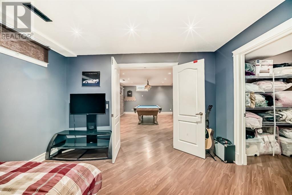 Single Family House for Sale in  Valhalla Crescent NW Varsity Calgary 