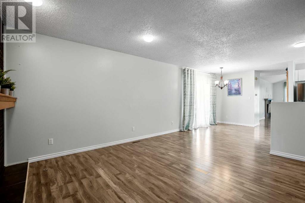 29 Woodglen Crescent SW, Calgary, Alberta
