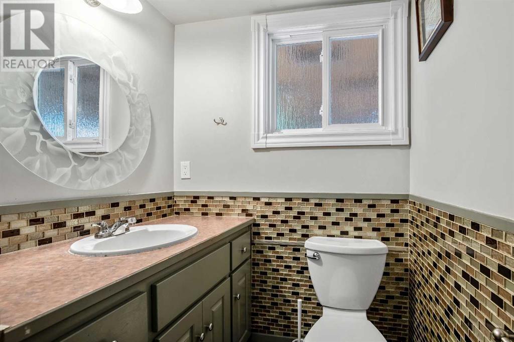 Single Family House for Sale in  Woodglen Crescent SW Woodbine Calgary 