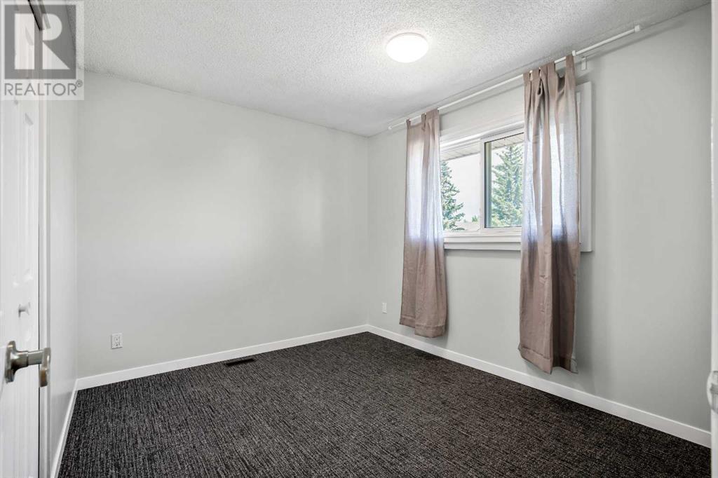 Single Family House for Sale in  Woodglen Crescent SW Woodbine Calgary 
