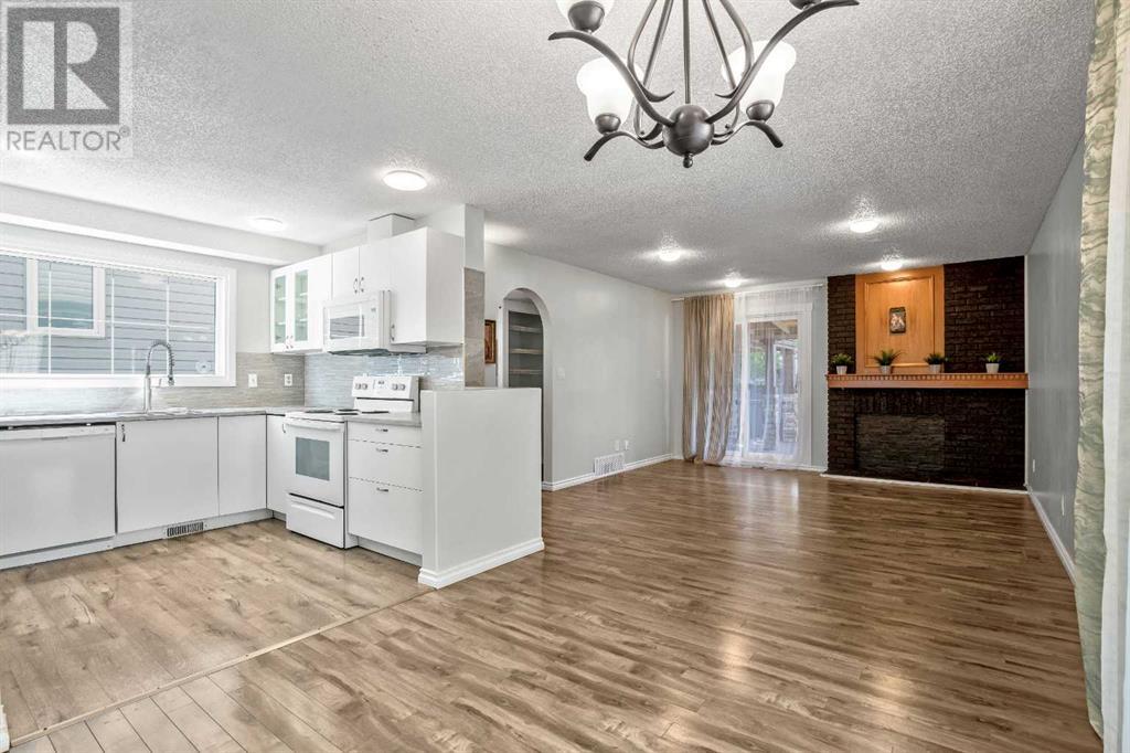 Single Family House for Sale in  Woodglen Crescent SW Woodbine Calgary 