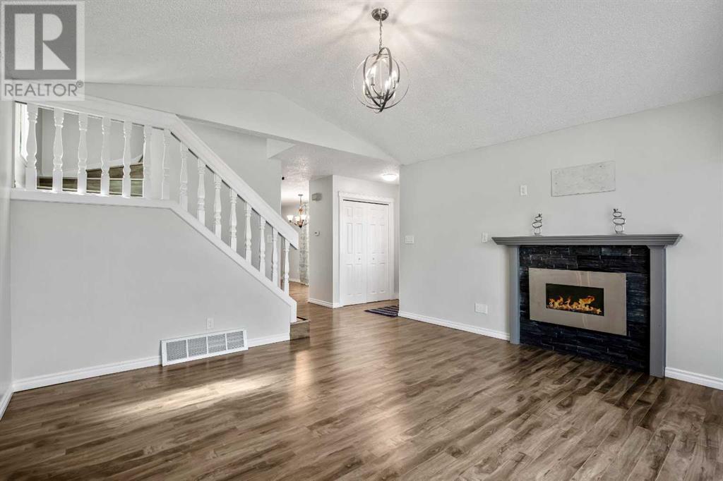 Single Family House for Sale in  Woodglen Crescent SW Woodbine Calgary 
