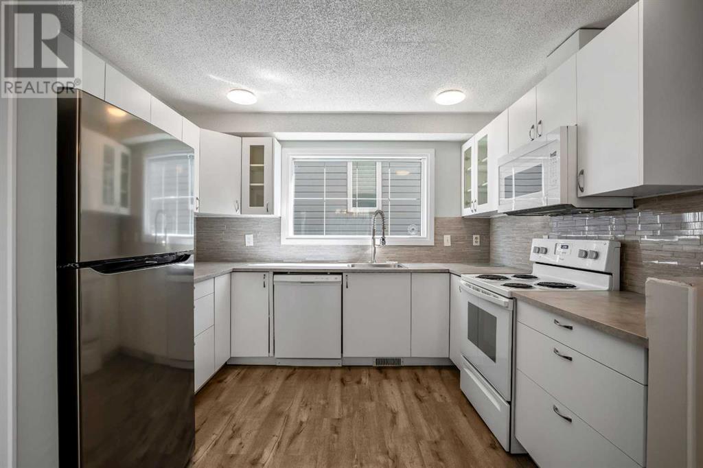 Single Family House for Sale in  Woodglen Crescent SW Woodbine Calgary 