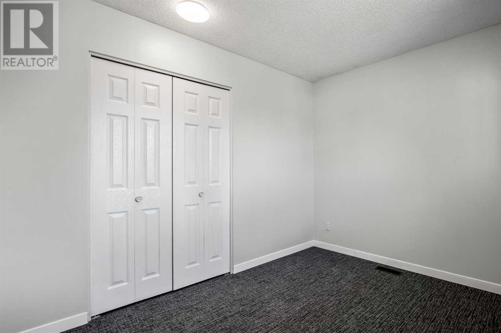 Single Family House for Sale in  Woodglen Crescent SW Woodbine Calgary 
