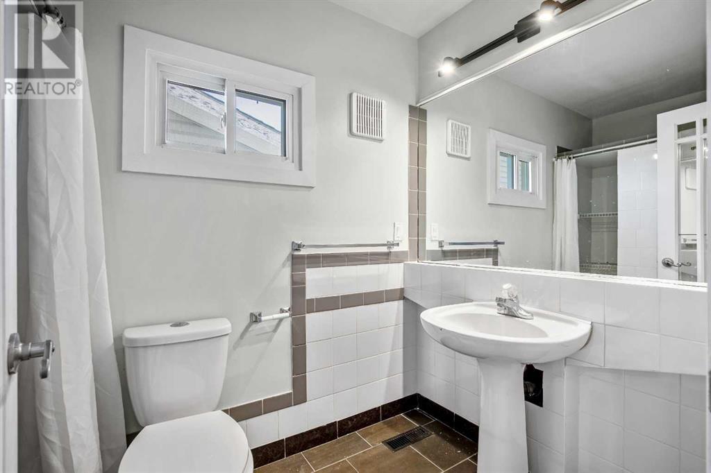 Single Family House for Sale in  Woodglen Crescent SW Woodbine Calgary 