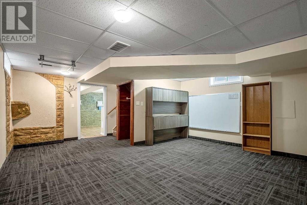 Single Family House for Sale in  Woodglen Crescent SW Woodbine Calgary 