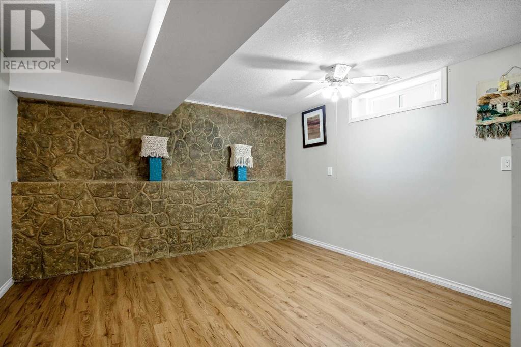 Single Family House for Sale in  Woodglen Crescent SW Woodbine Calgary 