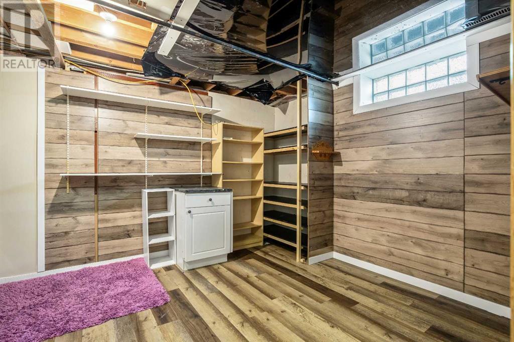 Single Family House for Sale in  Woodglen Crescent SW Woodbine Calgary 
