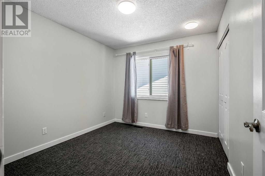 Single Family House for Sale in  Woodglen Crescent SW Woodbine Calgary 