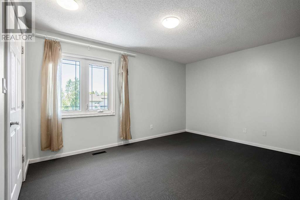 Single Family House for Sale in  Woodglen Crescent SW Woodbine Calgary 