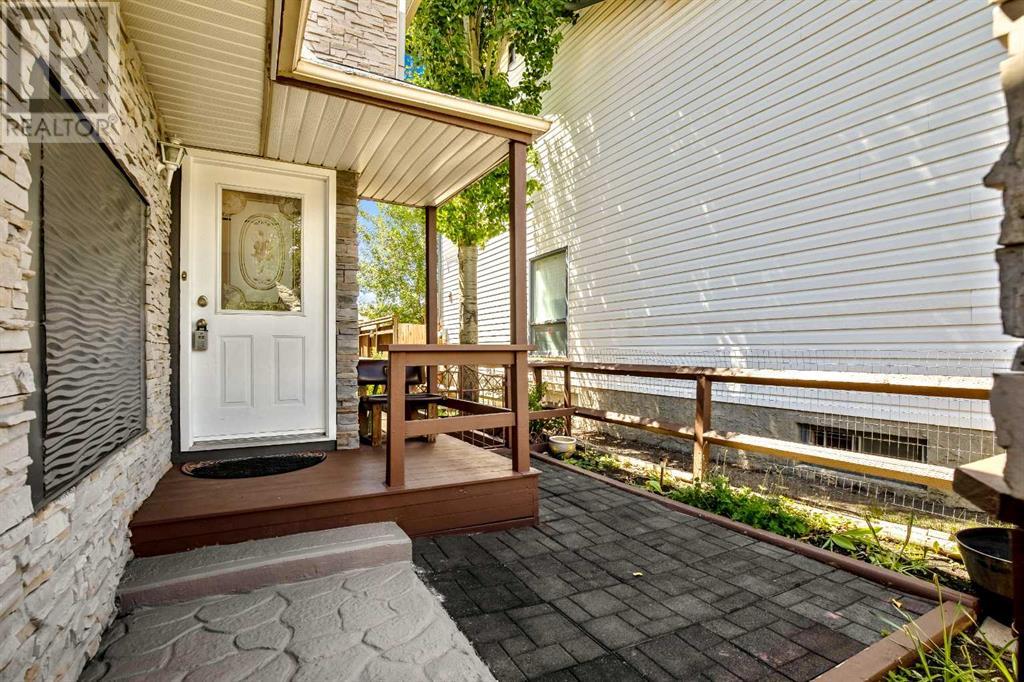 Single Family House for Sale in  Woodglen Crescent SW Woodbine Calgary 