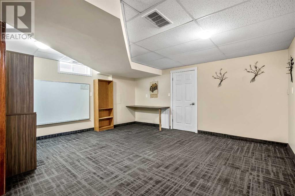 Single Family House for Sale in  Woodglen Crescent SW Woodbine Calgary 