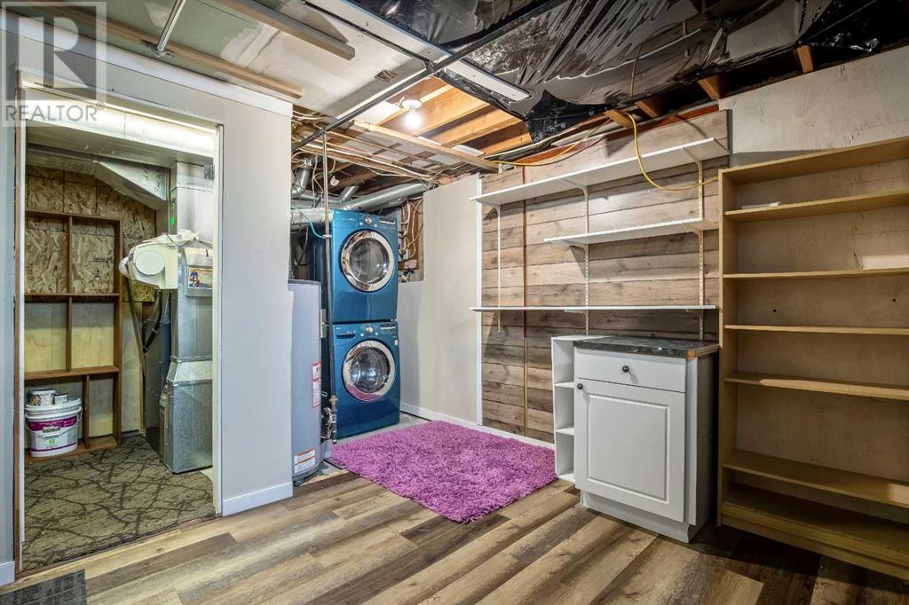Single Family House for Sale in  Woodglen Crescent SW Woodbine Calgary 