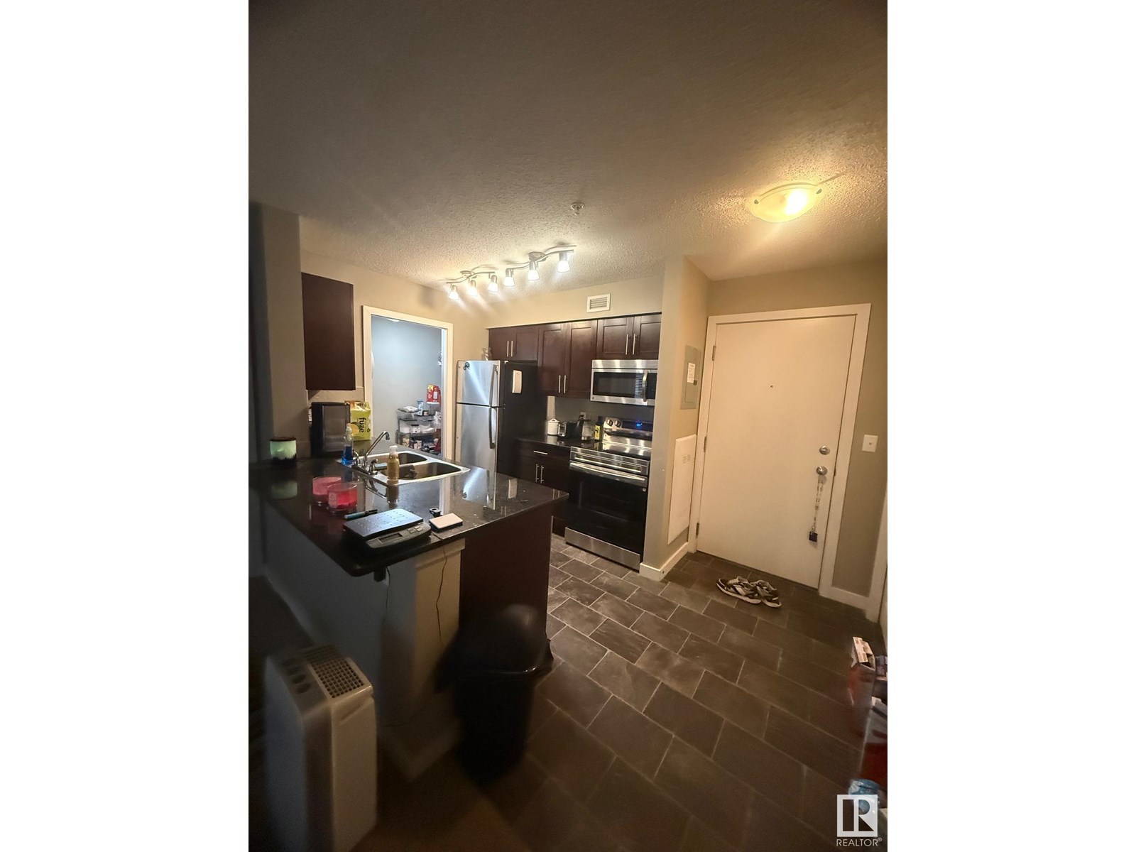 Photo 14 of 122 5816 Mullen Pl Nw, Edmonton AB