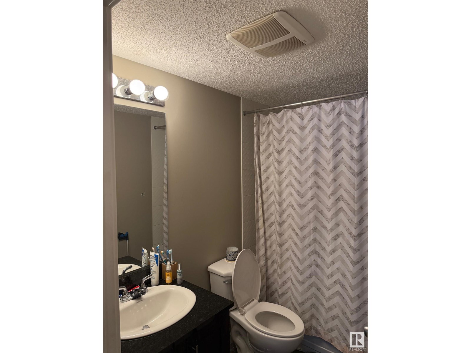 Photo 16 of 122 5816 Mullen Pl Nw, Edmonton AB