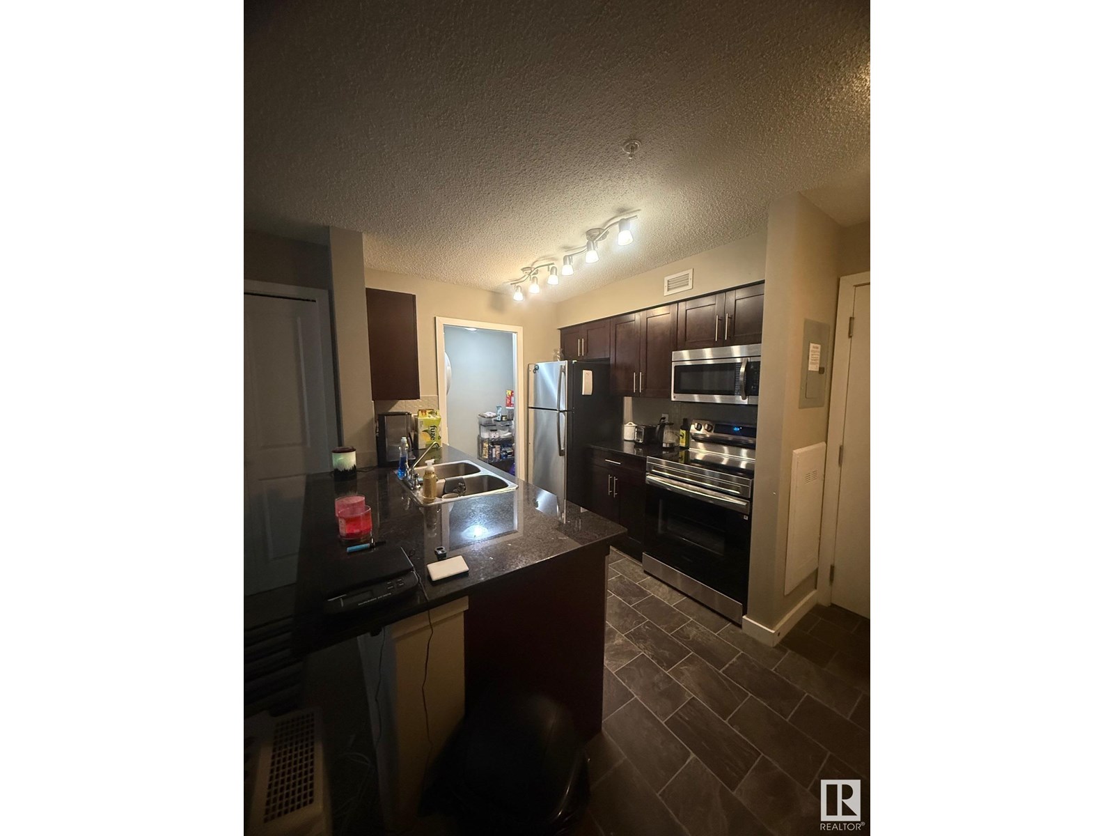 Photo 17 of 122 5816 Mullen Pl Nw, Edmonton AB