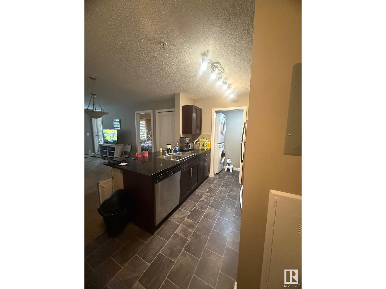 Photo 8 of 122 5816 Mullen Pl Nw, Edmonton AB