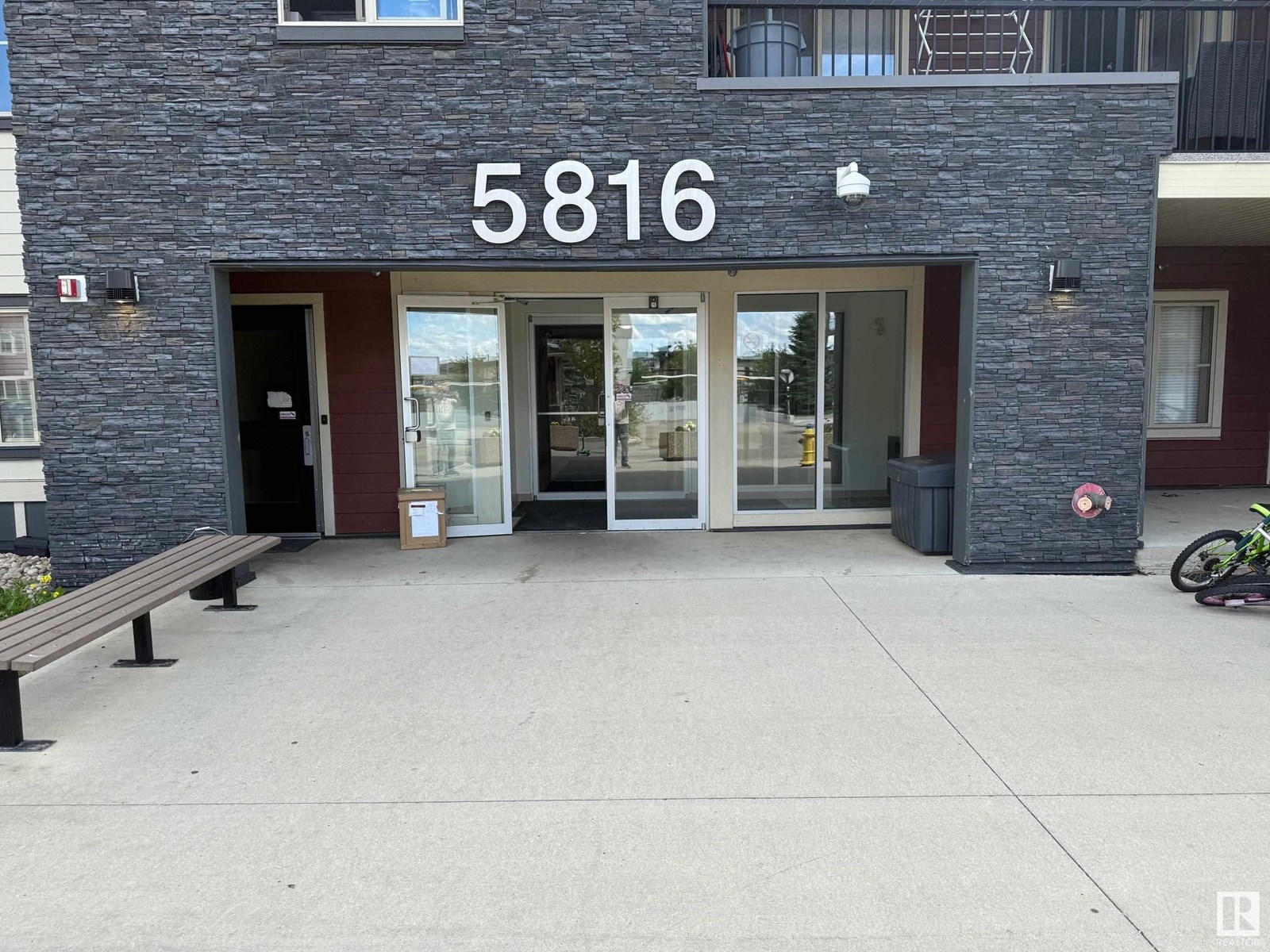 Photo 4 of 122 5816 Mullen Pl Nw, Edmonton AB