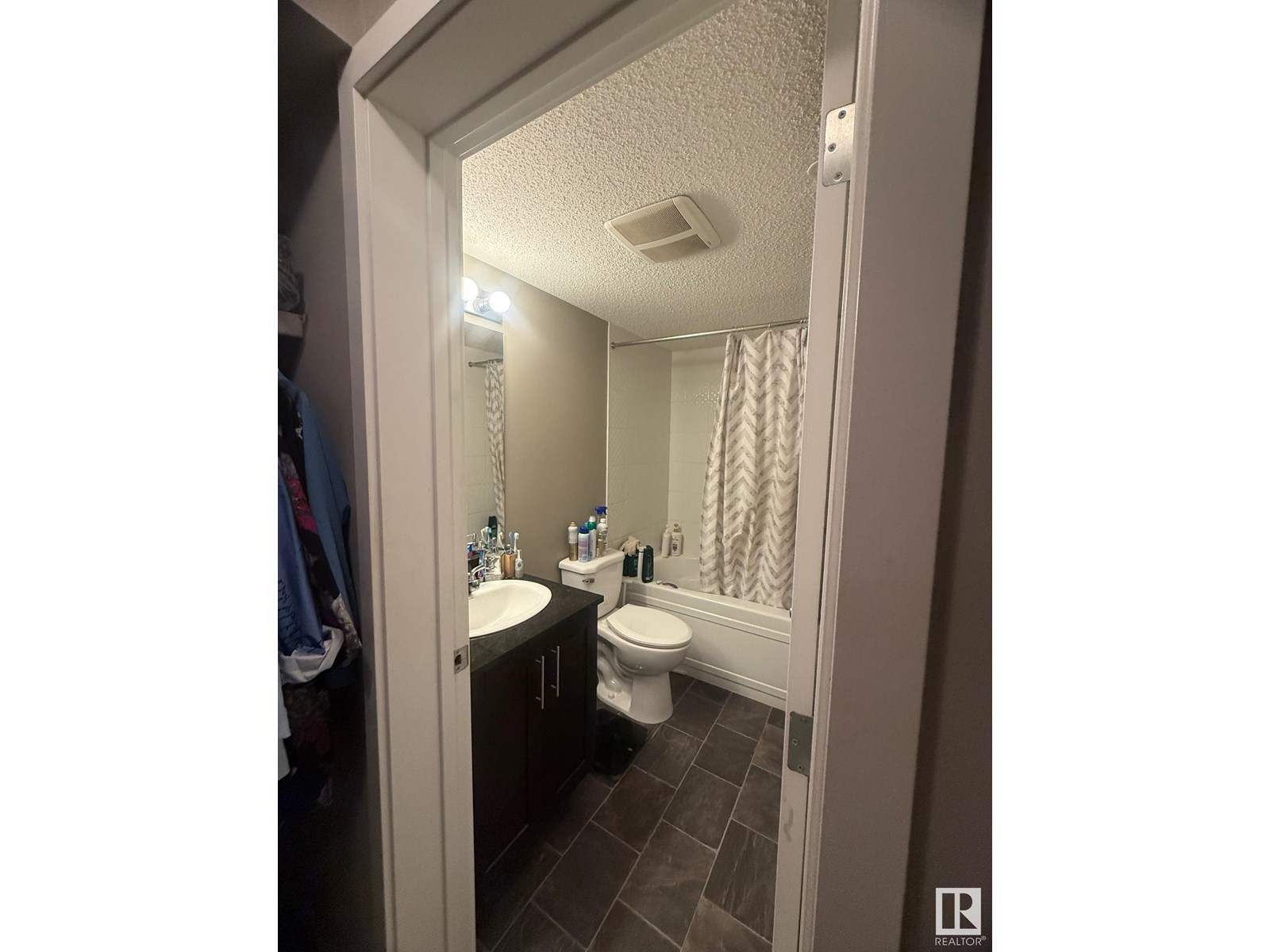 Photo 10 of 122 5816 Mullen Pl Nw, Edmonton AB