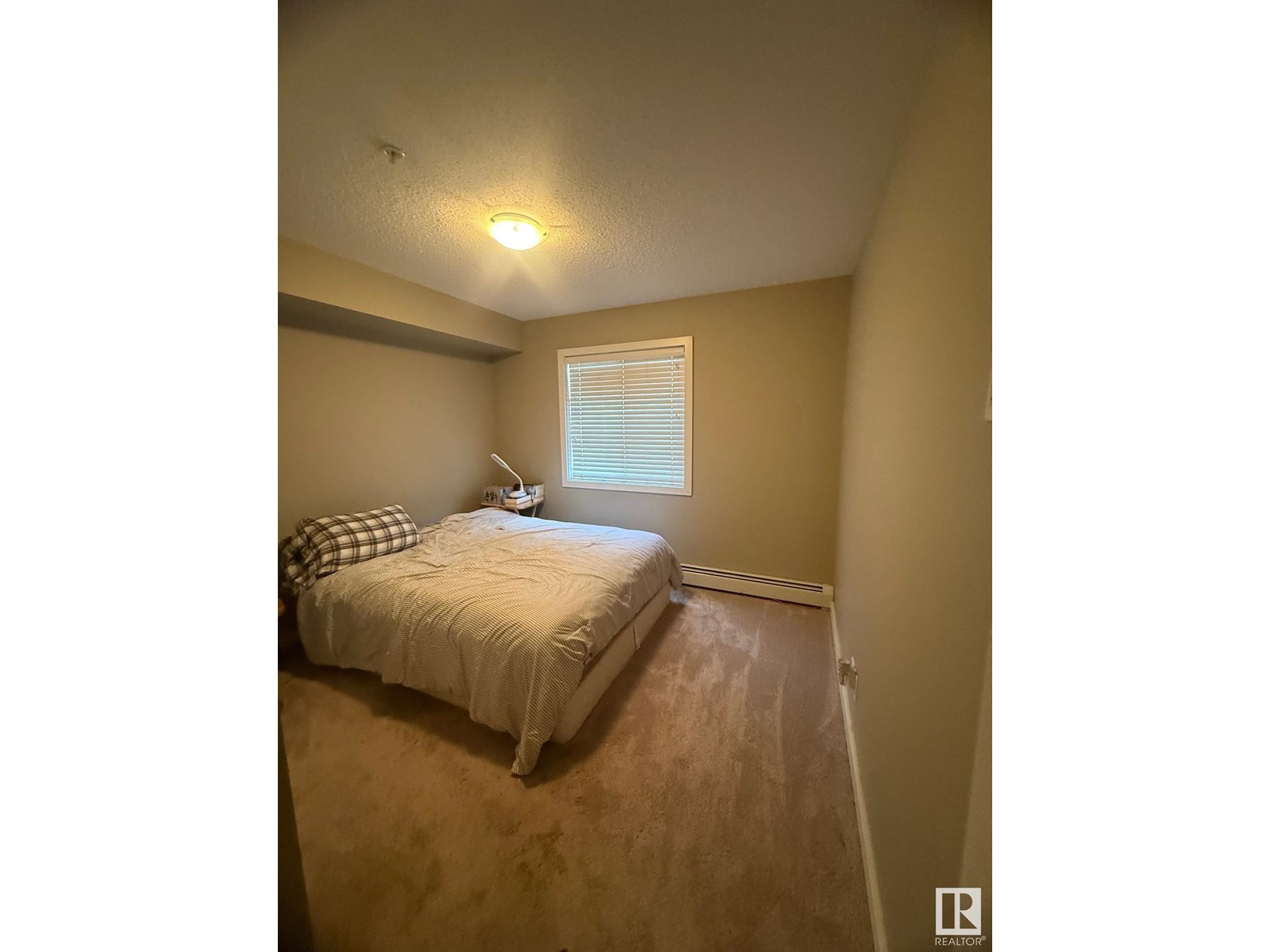 Photo 9 of 122 5816 Mullen Pl Nw, Edmonton AB