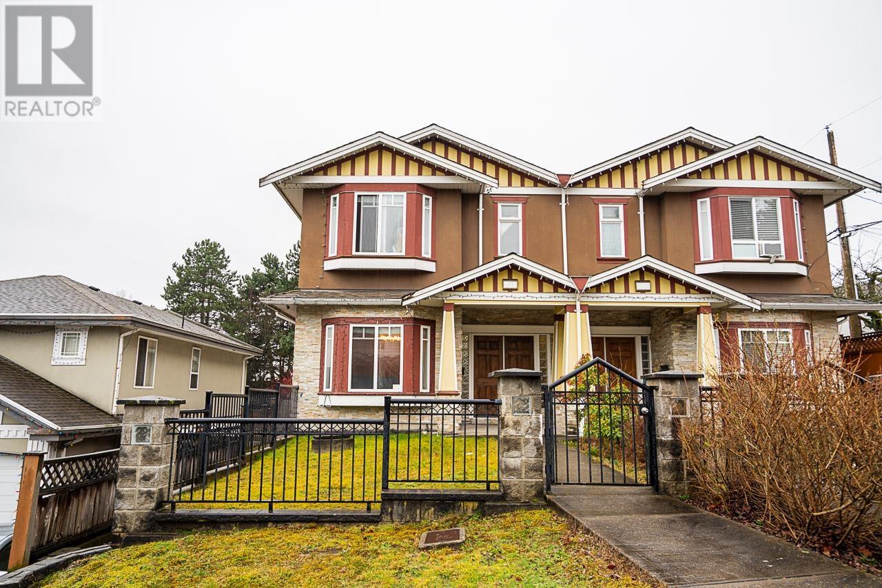 Photo 3 of 528 Sixteen Street, New Westminster BC