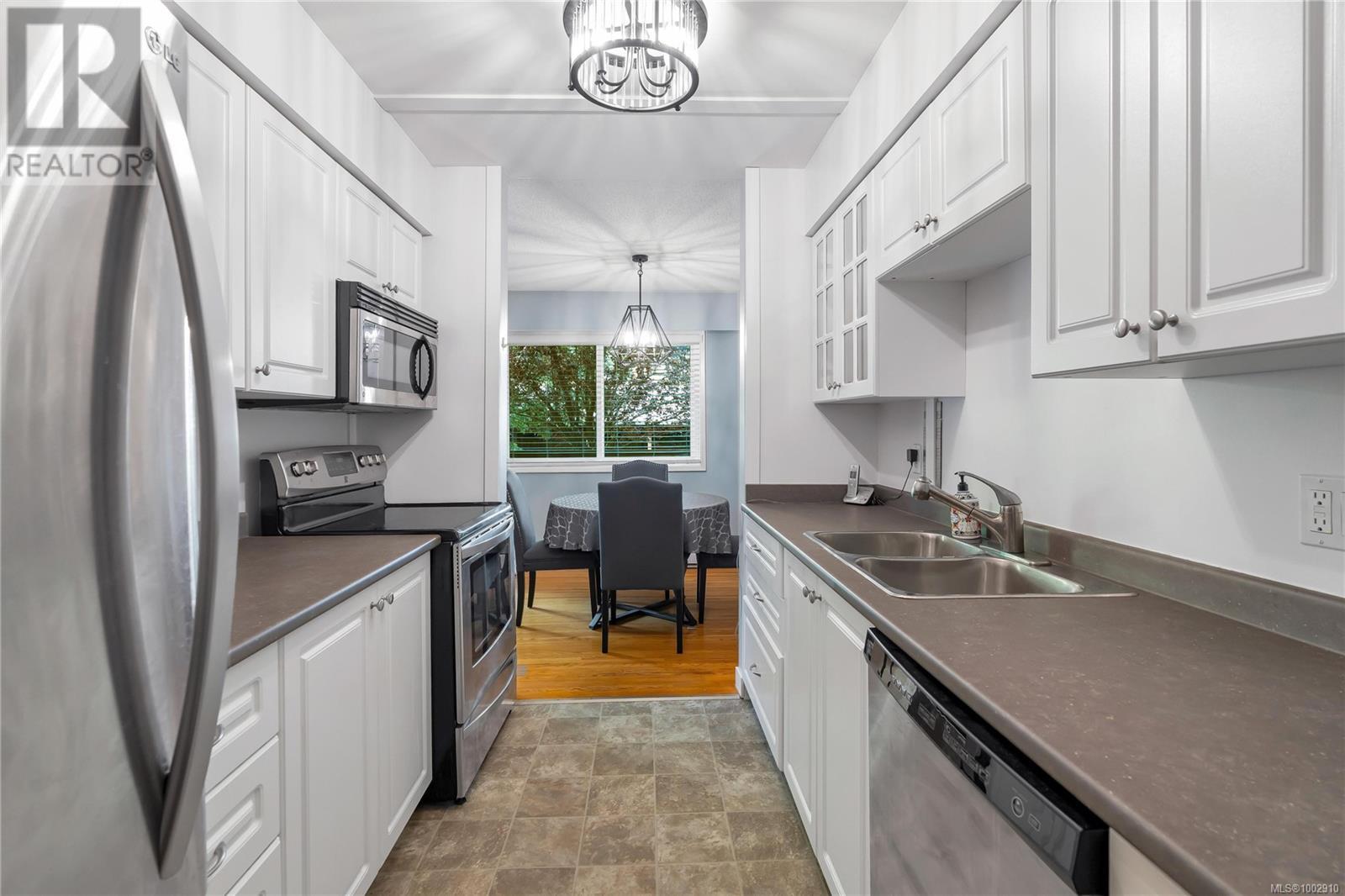 Photo 10 of 103 241 Mckinstry Rd, Duncan BC