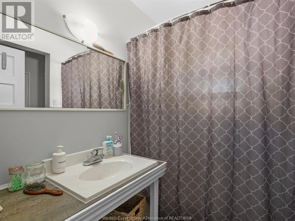 Photo 14 of 720 Roseland Drive South, Windsor ON