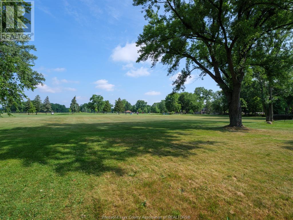 Photo 19 of 720 Roseland Drive South, Windsor ON