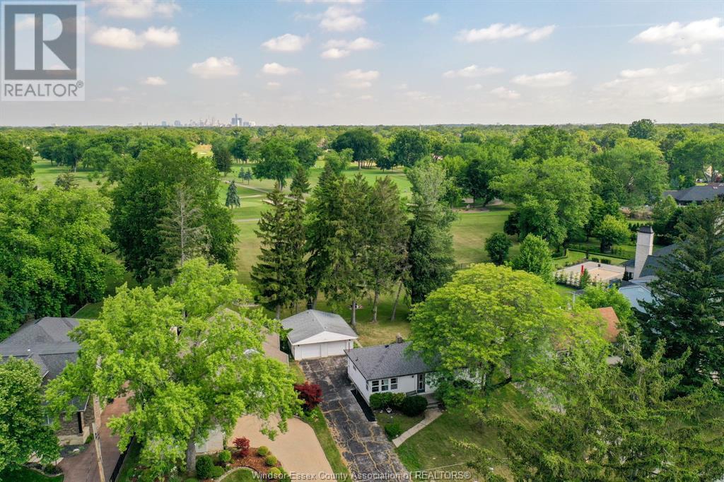 Photo 21 of 720 Roseland Drive South, Windsor ON