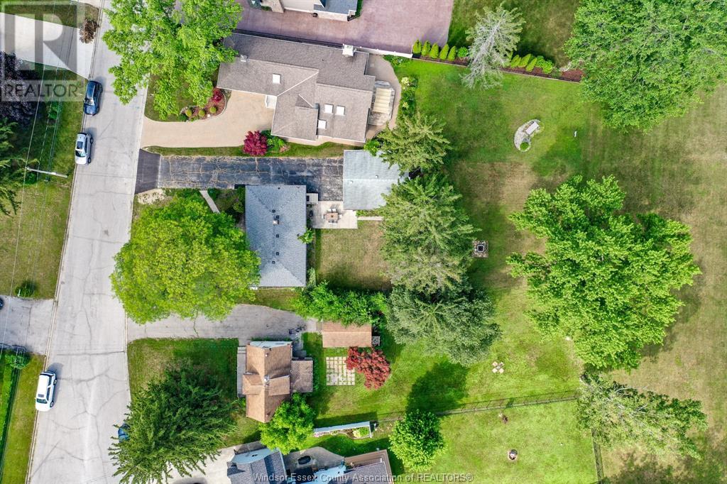 Photo 22 of 720 Roseland Drive South, Windsor ON