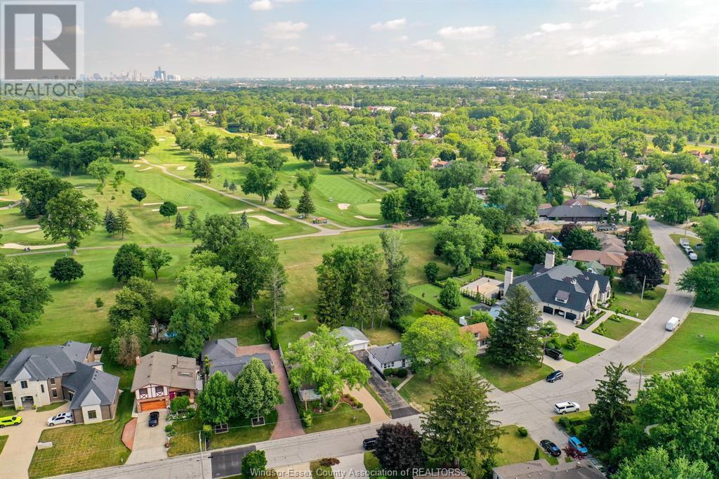 Photo 23 of 720 Roseland Drive South, Windsor ON