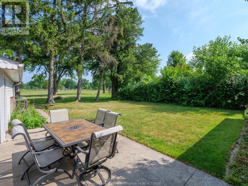 Photo 24 of 720 Roseland Drive South, Windsor ON