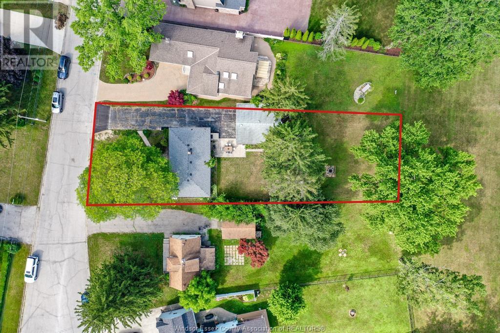 Photo 26 of 720 Roseland Drive South, Windsor ON