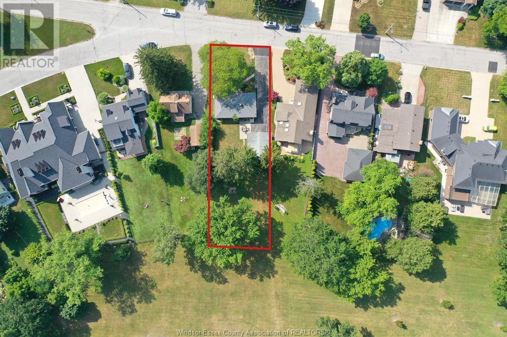 Photo 27 of 720 Roseland Drive South, Windsor ON
