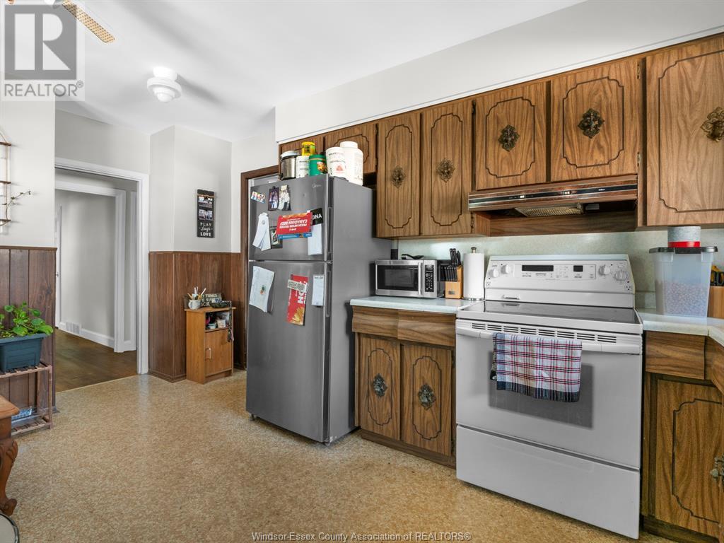 Photo 6 of 720 Roseland Drive South, Windsor ON