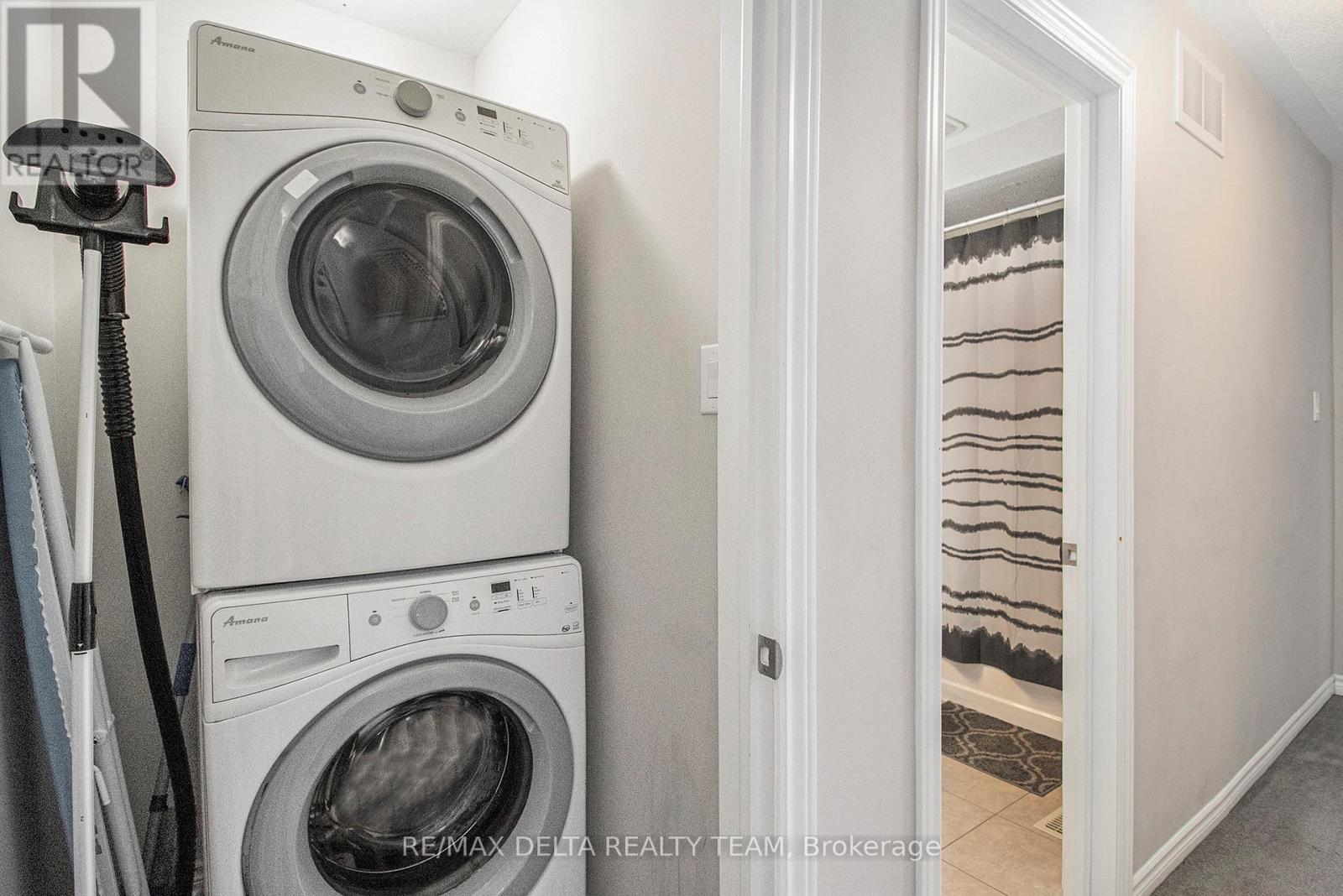 Photo 11 of 132 Conifer Creek Circle, Ottawa ON