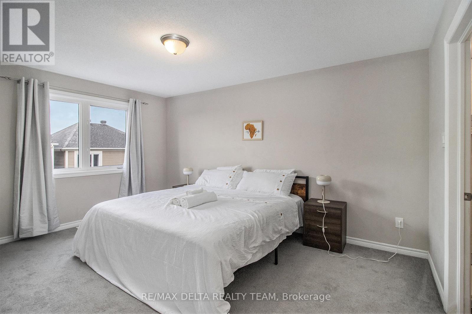 Photo 4 of 132 Conifer Creek Circle, Ottawa ON