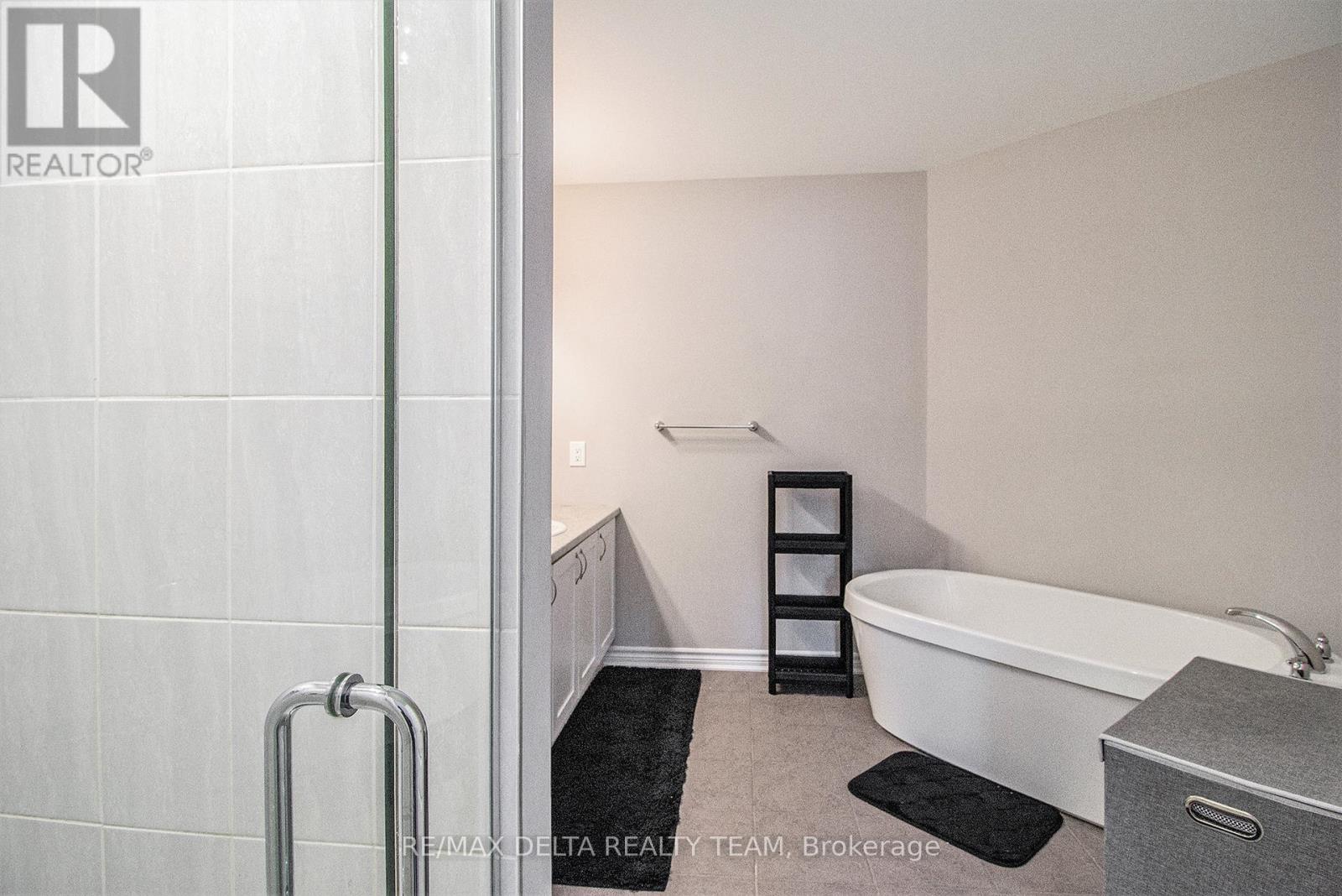 Photo 12 of 132 Conifer Creek Circle, Ottawa ON