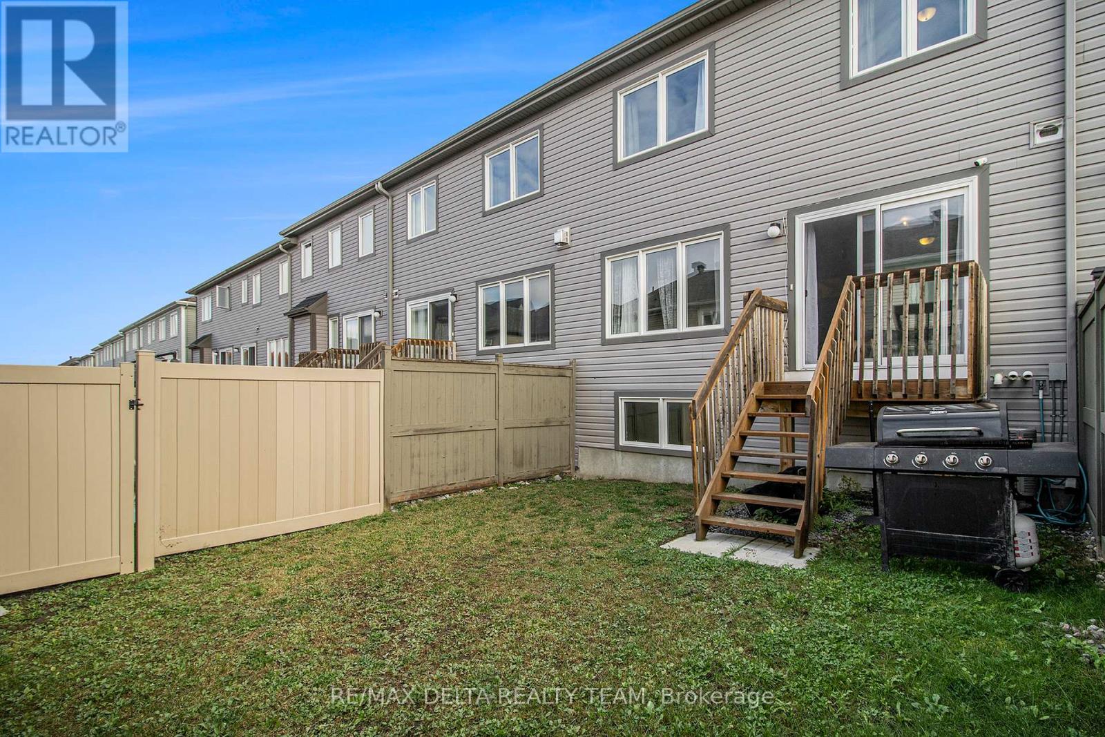 Photo 18 of 132 Conifer Creek Circle, Ottawa ON