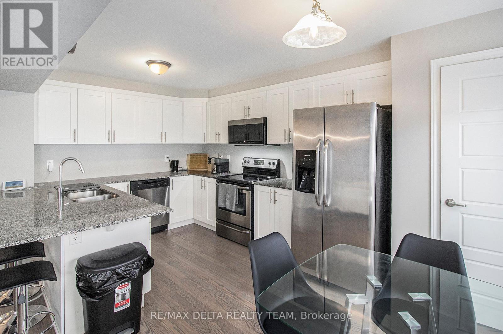 Photo 7 of 132 Conifer Creek Circle, Ottawa ON