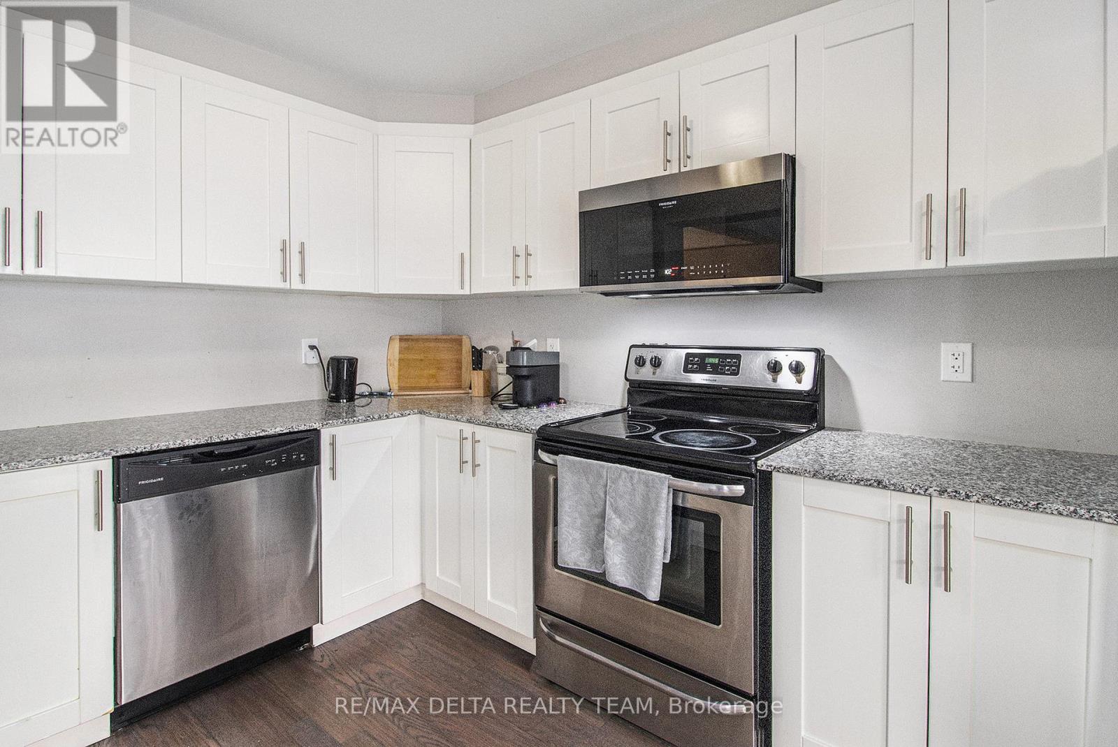 Photo 10 of 132 Conifer Creek Circle, Ottawa ON