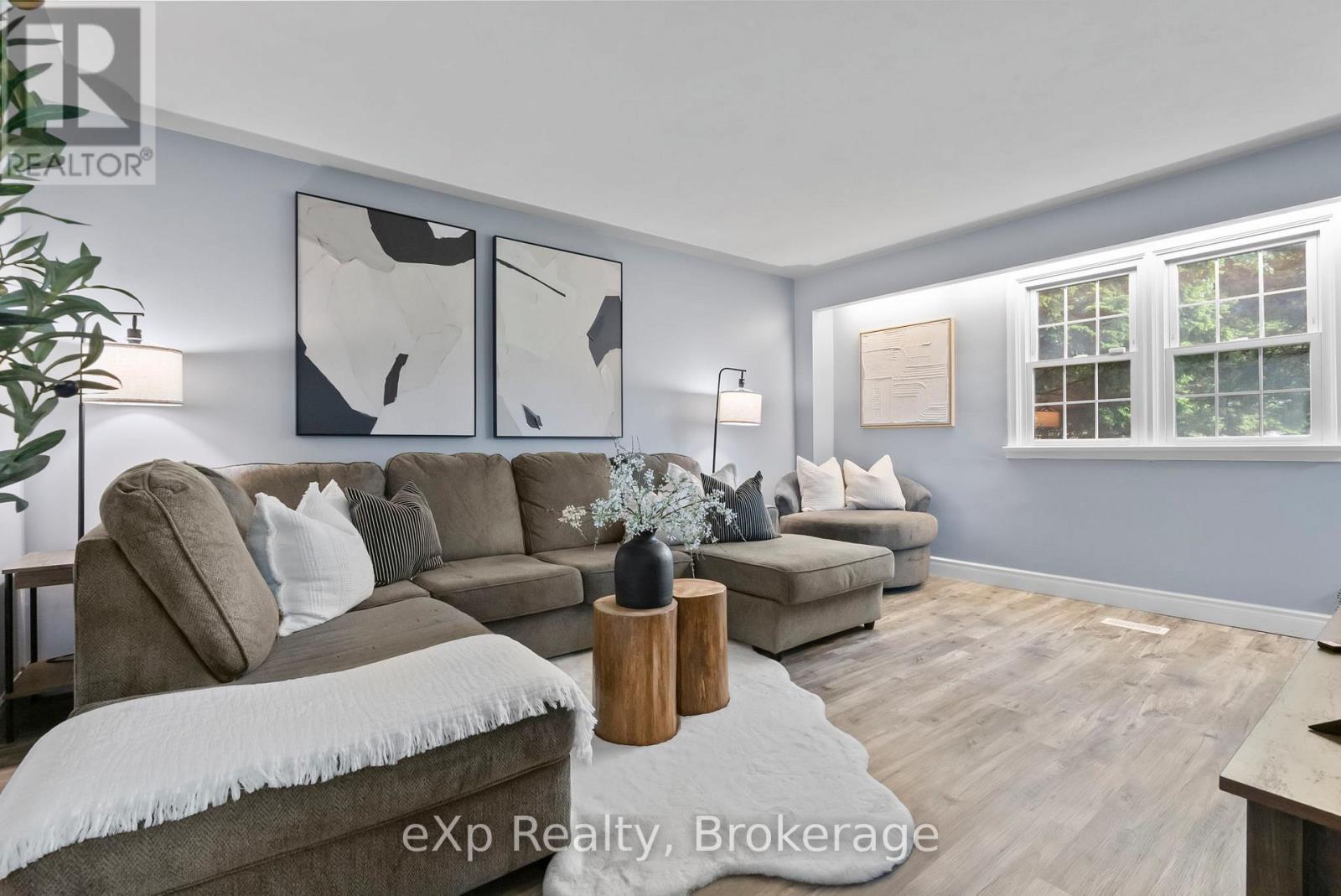 Photo 11 of 450 Smith Street, Wellington North ON